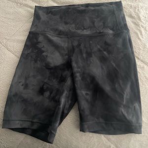 Wunder Train High-Rise Short 6" Diamond Dye Pitch Grey Graphite Grey